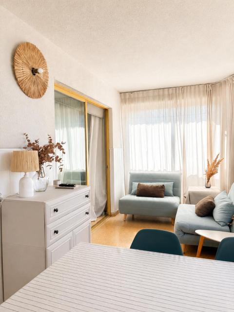 Apartamento con Piscina a 8 Min de Playa Levante
