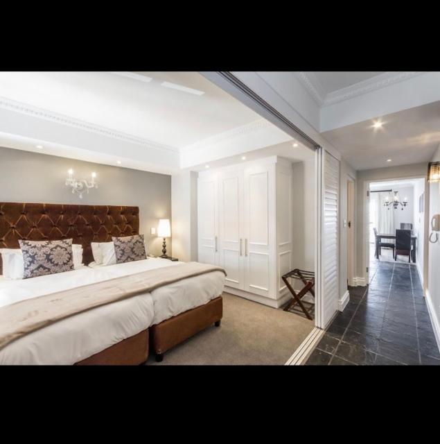 Luxurious Accessible Apartment with City and Nature Views