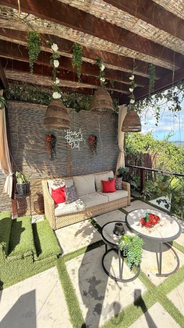 Private Oasis with Jacuzzi & Pool for Two