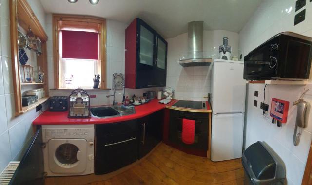FREE DOG STAY - LARGE APARTMENT - FREE PUBLIC PARKING BEDROOM TV, WALK in SHOWER - FULL Kitchen - NETFLIX - Super Fast WiFi - DVD's-Welcome Tray - No Deposits - Just Meters from Gavin n Stacey Film House