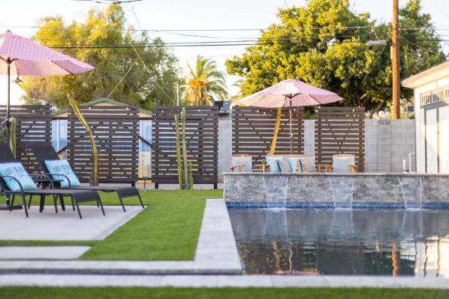 The Glow-Up House - Pool Spa Glam Room