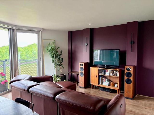 Glasgow City Single Room in Home-share with Balcony & Parking
