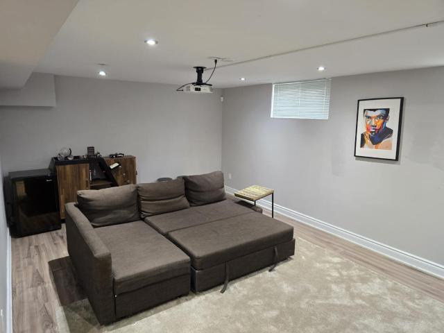 Cozy 2 Bedroom Suite - near Bayview & Steeles & Finch Station