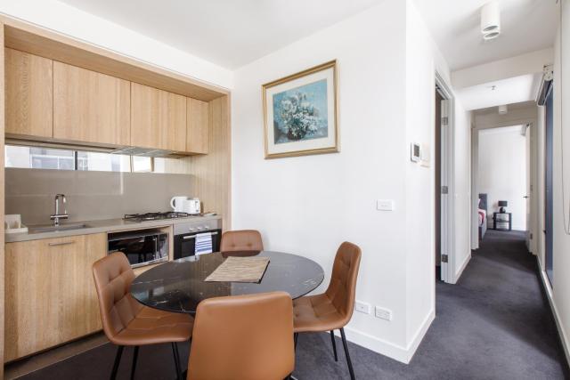 Modern Nomads South Yarra Cosy 2BR with Pool&Gym Walk to Station