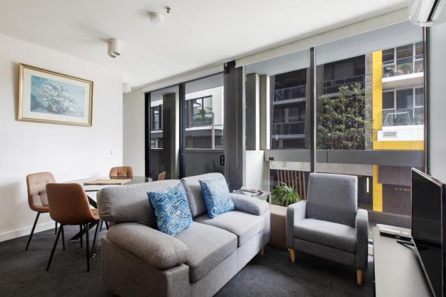 Modern Nomads South Yarra Cosy 2BR with Pool&Gym Walk to Station
