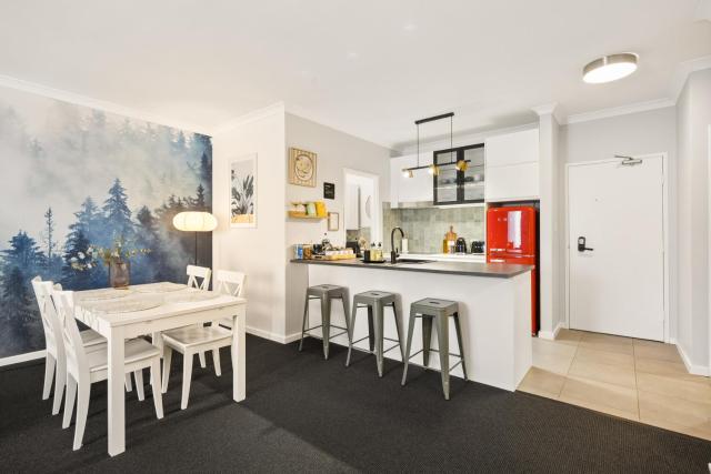 OPTUS Stadium 2BR CBD Apartment with FREE Parking