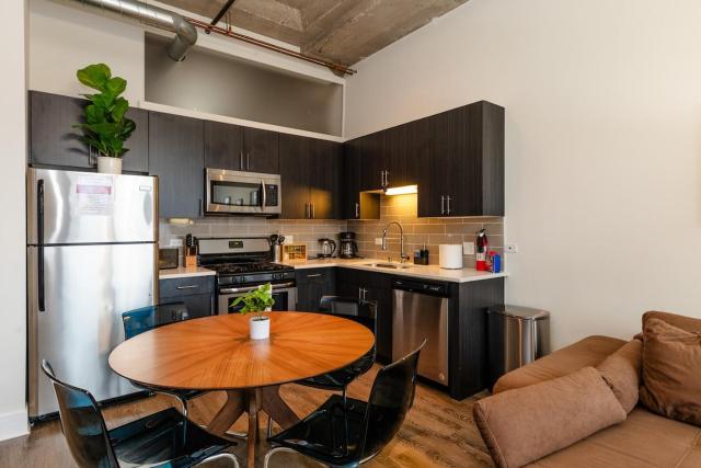 Family-Friendly 3BR Near McCormick Place, Soldier Field & Shedd Aquarium, A Prime South Loop Spot