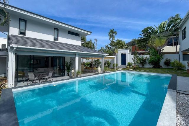 Stylish 5BR Pool w/Lush Garden @Nai Harn Beach