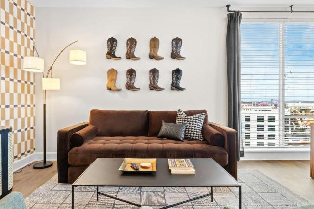 Modern 2BR w 2 King Beds Near Broadway