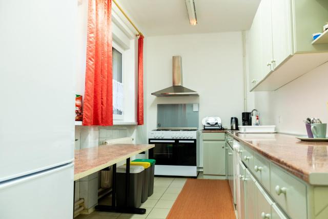 Hostel 1550