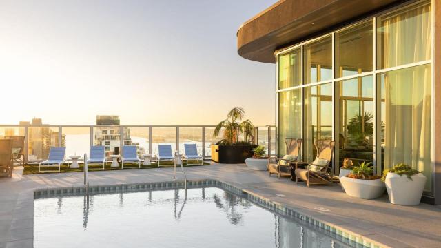 Sleeps 20 Ancora by AvantStay Rooftop Pool Spa Gym Little Italy