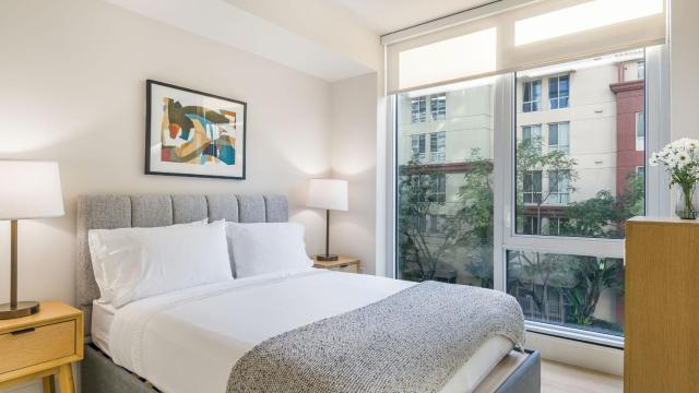Sleeps 20 Ancora by AvantStay Rooftop Pool Spa Gym Little Italy