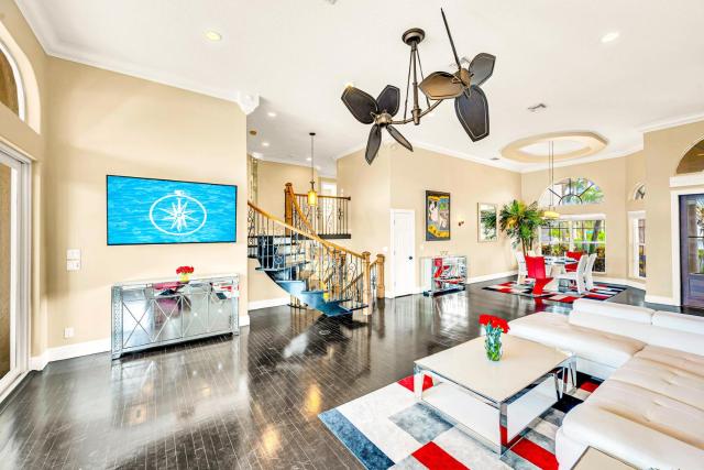 Waterfront Heated Pool Canal View Access Coastal Key VlLLAS