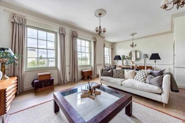 Stylish Regency Stay in the Heart of Cheltenham