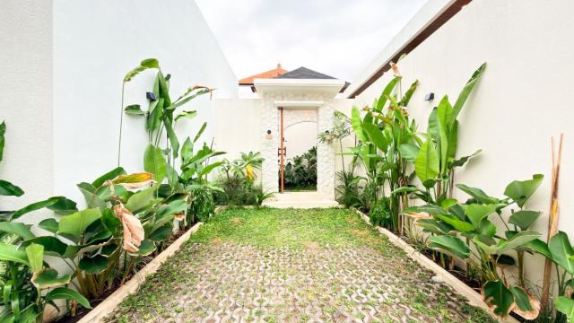 House of Rakiki Legian - 2 Bedrooms Private Villa in central Legian close to Beach - Small construction next door