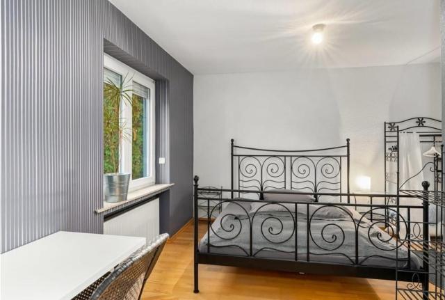 Möblierte 2,5 Zi - Wohnung in HB Lesum mit Balkon Teilen Speichern