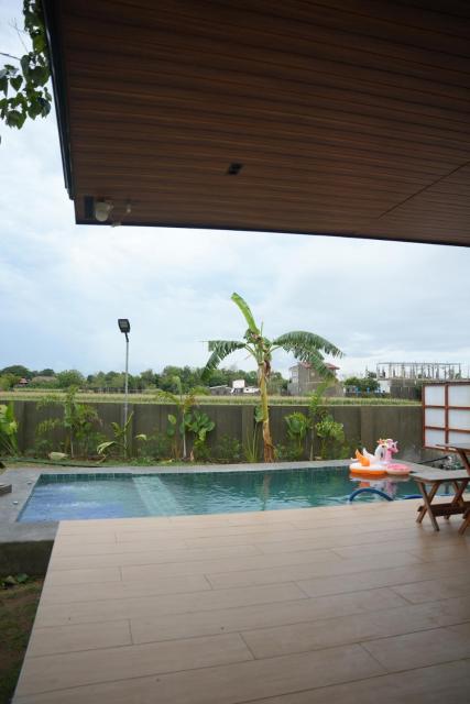 Minimalist Cabin with Pool 5 Mins Drive to Vigan Heritage Family &Pet-friendly