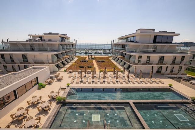 BIRGÉS HOTEL Lifestyle and View