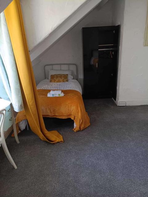 Apt - Sleeps 10 - Parking - Ideal for Contractors