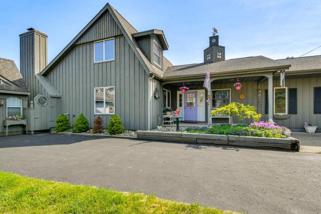 Beachfront Lake Huron Home! Hike, Tube & Unwind