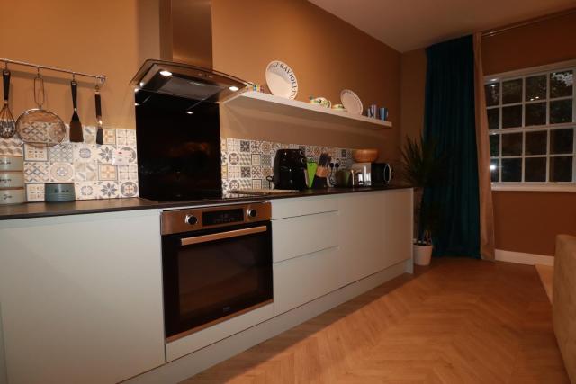 Demelza - Designer Apartment with Workspace & Fast WIFI Near Eden Project