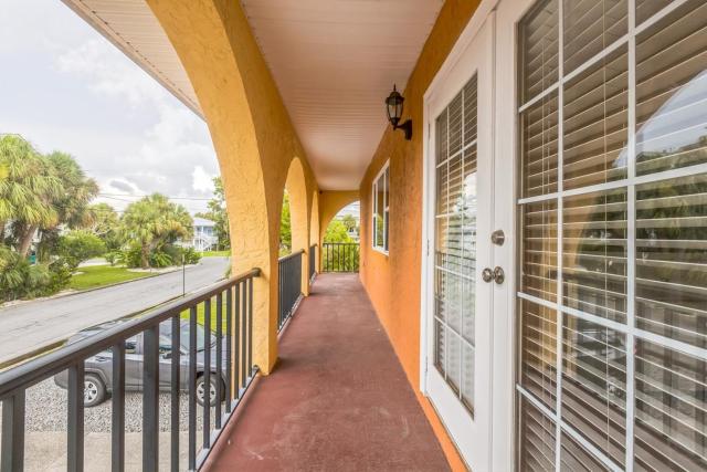NEW Luxe Private Condo Steps 2 Beach and Sunsets Park 2 Cars Private Quiet UNIT B