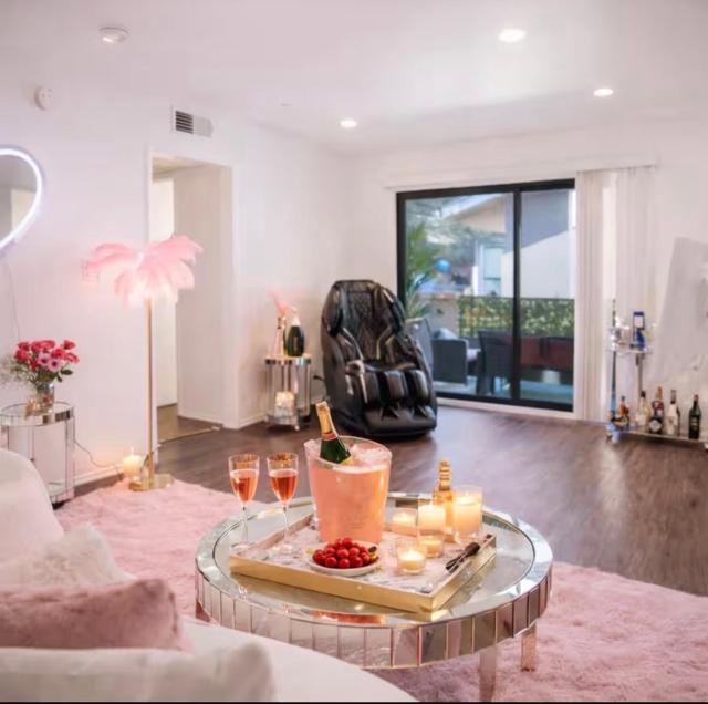 Luxury Pool View Spa Suite-Massage Chair-Steam Sauna-Welcome Champagne !