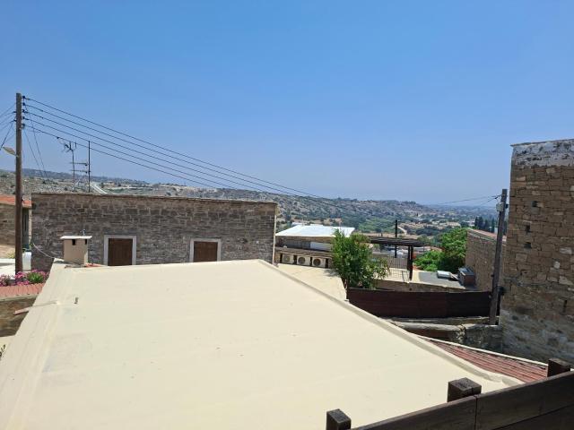 Vrakas House