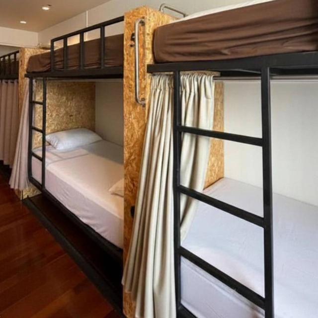 sleep with me hostel - tha phae gate
