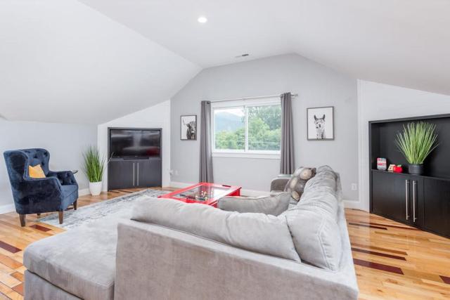Old Lytle Cove Rd - Upper Unit