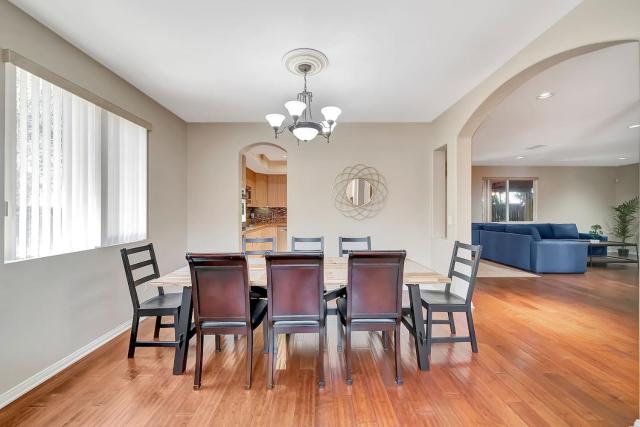 Gated King-Suite Villa W Pool Table & Fireplace!
