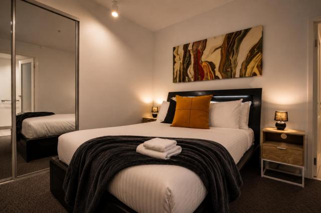 Rooftop Pool 2BR Marvel Stadium • Free Parking