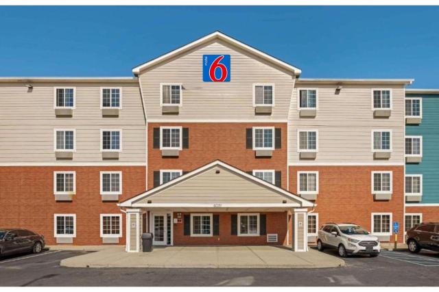 Motel 6 Suites Cincinnati Sharonville, OH