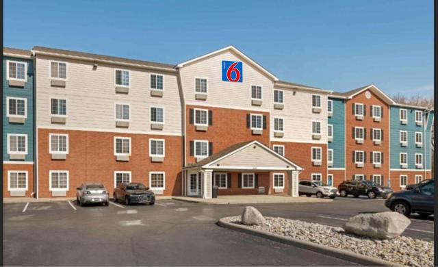 Motel 6 Suites Cincinnati Sharonville, OH