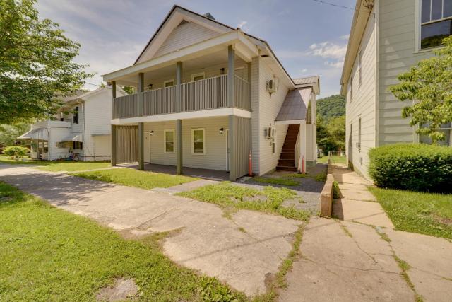 Walk Downtown! Hinton Historic District Studio