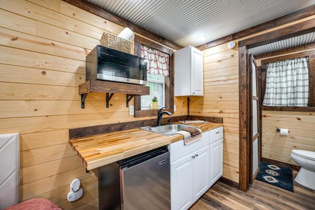 Tiny Cabin Nature Retreat Near Blue Rock