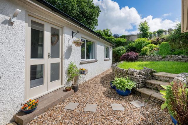 Macallan - Spacious House with Roof Terrace