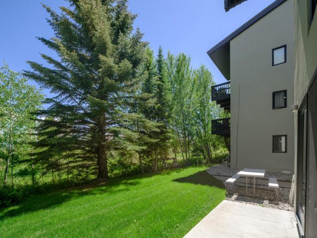 RMR: Four Seasons I Unit 2 Condo in Teton Village