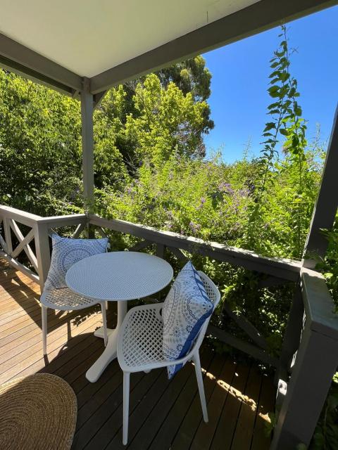 Tranquil Garden Cottage Retreat - Gooseberry Hill
