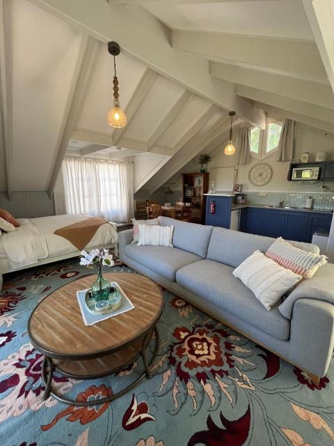 Tranquil Garden Cottage Retreat - Gooseberry Hill