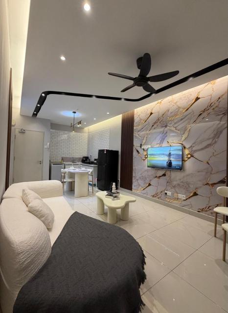 Apartment in Seri Kembangan - Near MRT, Pool & Free Parking