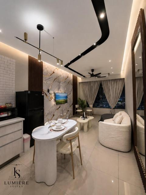 Apartment in Seri Kembangan - Near MRT, Pool & Free Parking