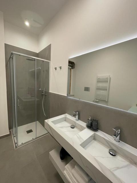 Moon Apartments B