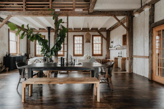 Hemlock Hill Barn - Designer Home with Hot Tub