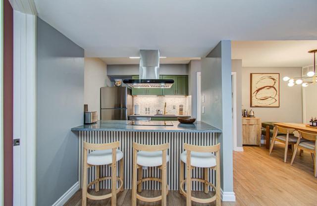 Designer Condo, 7-Min Walk to NRG
