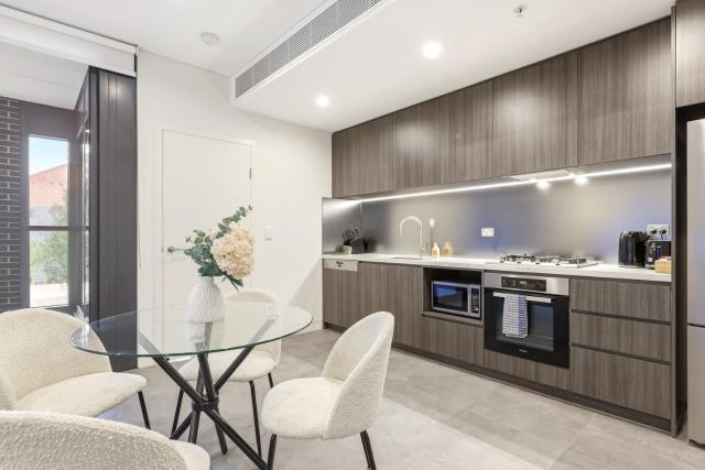 Sunny Ground-Floor 1BR with 1 study Near Homebush