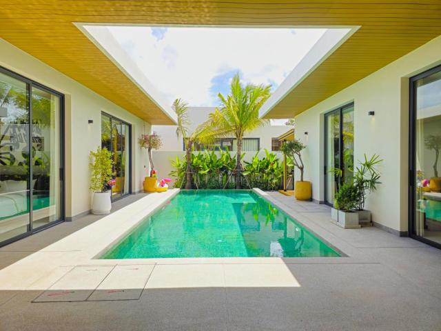 Modern Luxury 4BR Pool Villa by the Sea E2