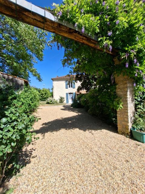 La Glycine, Maison au calme avec jardin, Fibre Wi-Fi, 20 min des plages, Parking privé