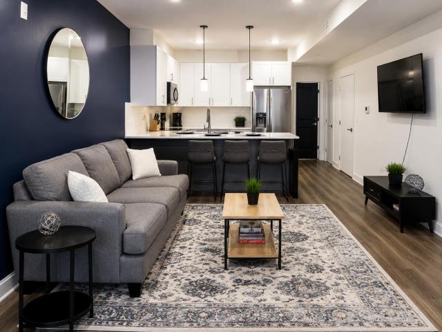 Cozy Modern Apt Scenic Balcony Sleeps 4
