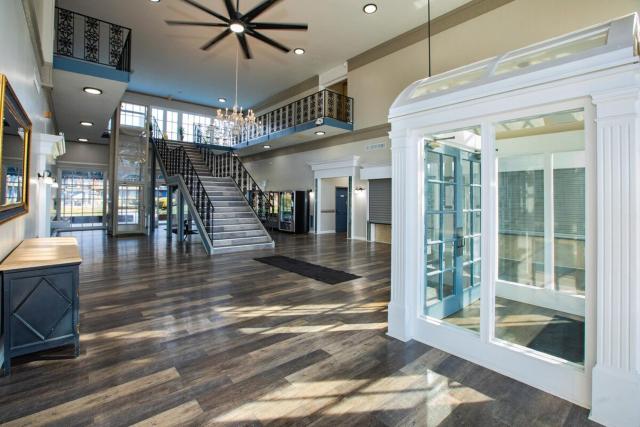Relaxing Apartment MINS from Local parks and Hospitals, 2410